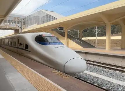 前兩月鐵路貨運(yùn)量超8億噸客運(yùn)超7億人次 均保持增長(zhǎng)