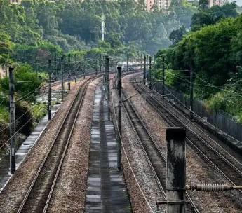 新疆鐵路雙口岸累計(jì)通行中歐（中亞）班列超9萬(wàn)列